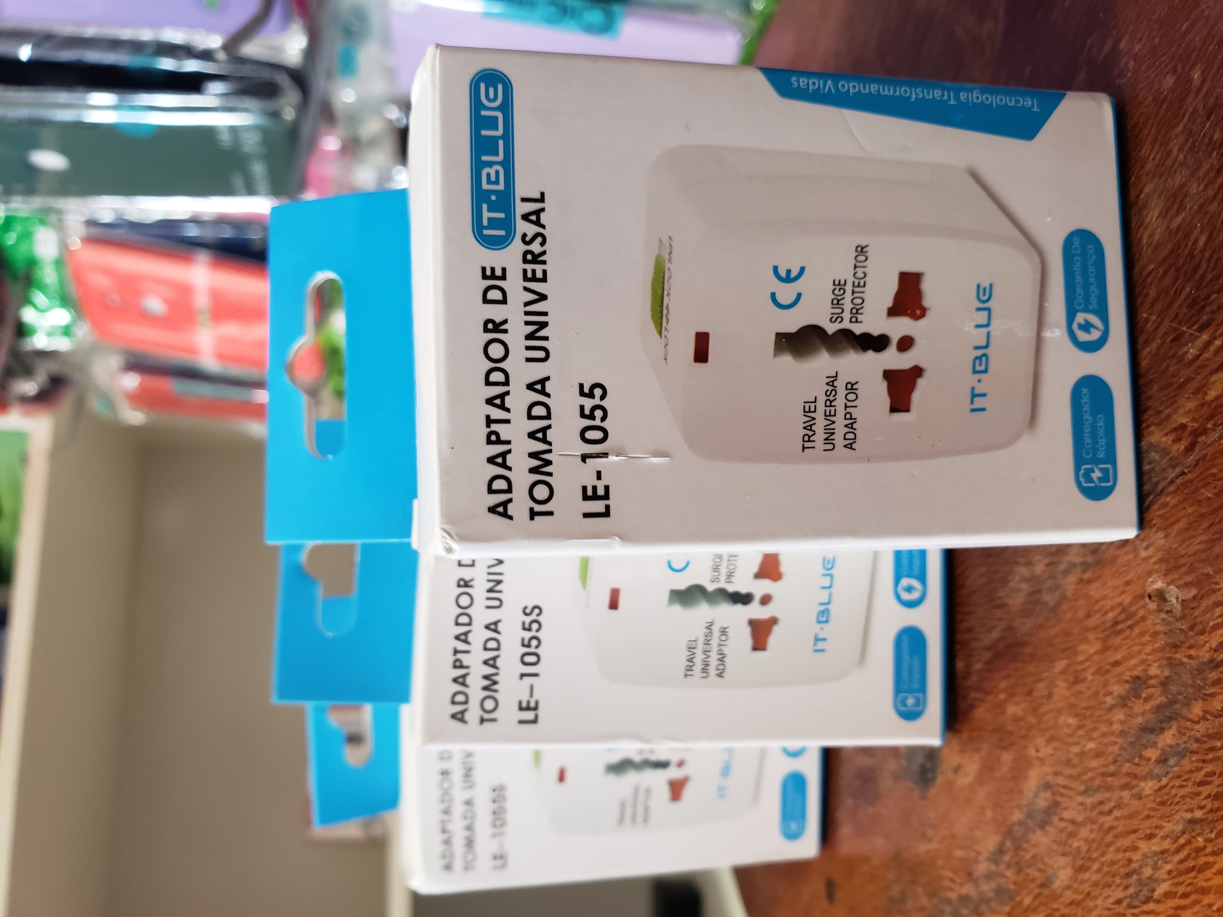 Adaptador de tomada universal LE-1055